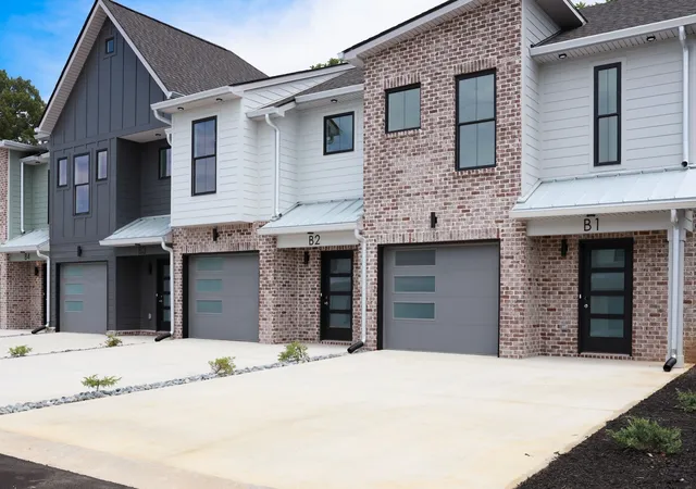 3rd image of 725 Hornbuckle Rd, Clarksville, TN 37043 | MLS# 3318869