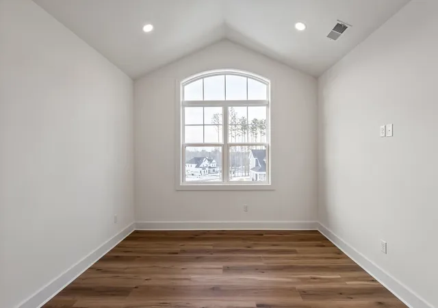 Photo 3 of Single family home for sale at 353 Reddenwood Rd, Hendersonville, TN 37075 | MLS# 3318875 | Listing updated on 2026-08-30