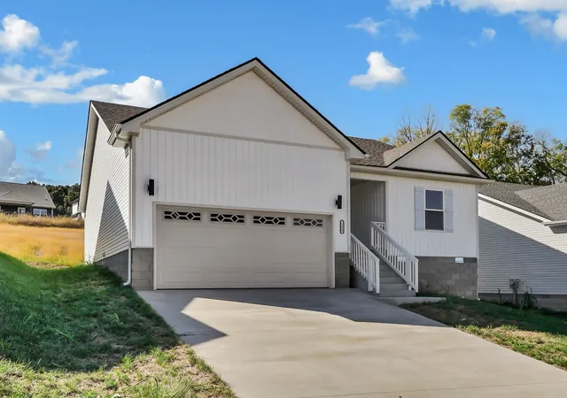 Photo 1 of Single family home for sale at 1158 Tybee Dr, Clarksville, TN 37042 | MLS# 3318910 | Listing updated on 2026-09-30