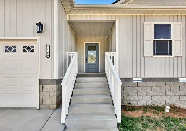 Photo 2 of Single family home for sale at 1162 Tybee Dr, Clarksville, TN 37042 | MLS# 3318935 | Listing updated on 2026-09-30