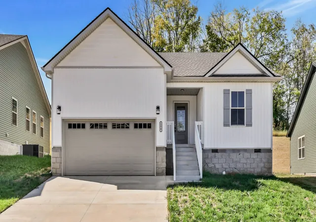 Photo 3 of Single family home for sale at 1170 Tybee Dr, Clarksville, TN 37042 | MLS# 3318943 | Listing updated on 2026-09-30