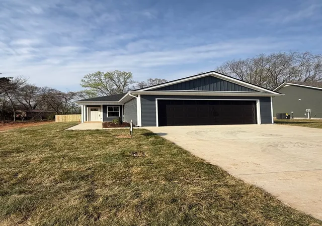 Photo 1 of Single family home for sale at 2663 Scott Dr, Clarksville, TN 37042 | MLS# 3318947 | Listing updated on 2026-09-04