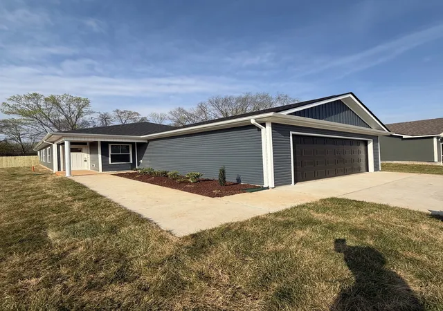 Photo 2 of Single family home for sale at 2663 Scott Dr, Clarksville, TN 37042 | MLS# 3318947 | Listing updated on 2026-09-04