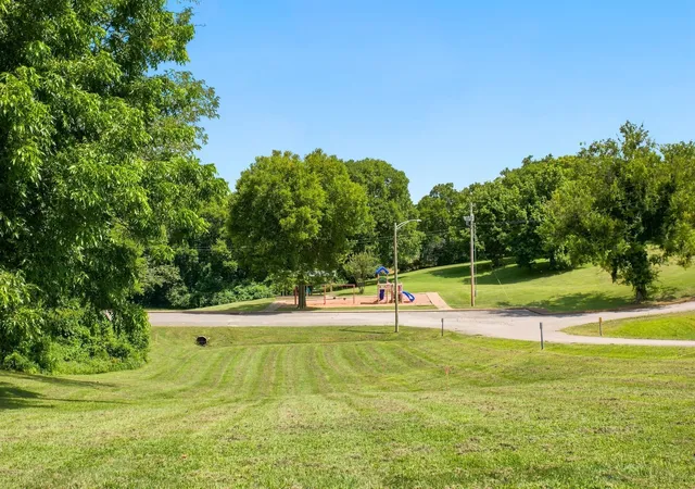 13th image of 411 E 10th St, Columbia, TN 38401 | MLS# 3320003