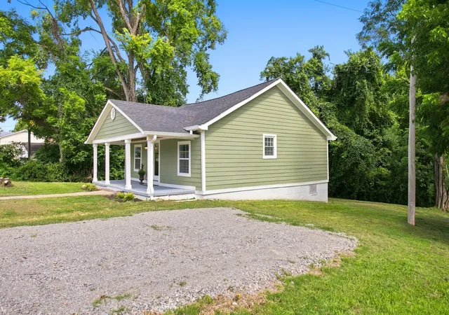 2nd image of 411 E 10th St, Columbia, TN 38401 | MLS# 3320003