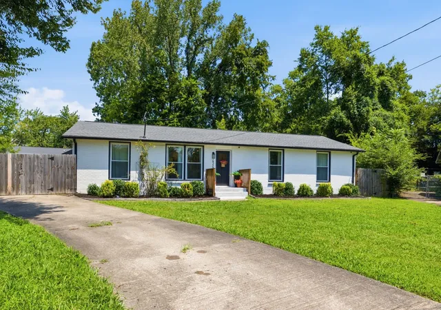 Photo 1 of Single family home for sale at 424 Kingview Ct, Nashville, TN 37218 | MLS# 3319034 | Listing updated on 2026-09-18