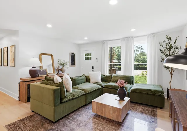 Photo 3 of Single family home for sale at 424 Kingview Ct, Nashville, TN 37218 | MLS# 3319034 | Listing updated on 2026-09-18