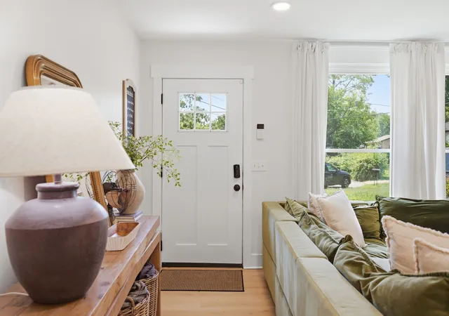 Photo 3 of Single family home for sale at 424 Kingview Ct, Nashville, TN 37218 | MLS# 3319034 | Listing updated on 2026-09-18