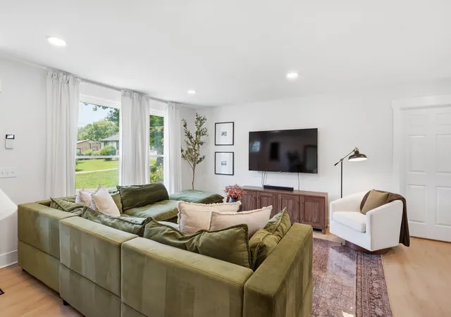 Photo 4 of Single family home for sale at 424 Kingview Ct, Nashville, TN 37218 | MLS# 3319034 | Listing updated on 2026-09-18