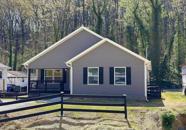Photo 2 of Single family home for sale at 918 Shallowford Rd, Chattanooga, TN 37411 | MLS# 3319111 | Listing updated on 2026-08-20