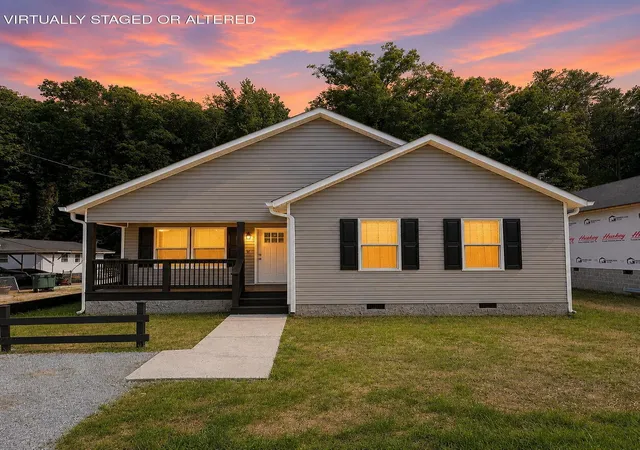 Photo 2 of Single family home for sale at 918 Shallowford Rd, Chattanooga, TN 37411 | MLS# 3319111 | Listing updated on 2026-08-20
