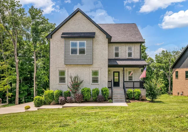 Photo 2 of Single family home for sale at 420 Stonemeadow Rd, Clarksville, TN 37043 | MLS# 3500930 | Listing updated on 2026-08-27