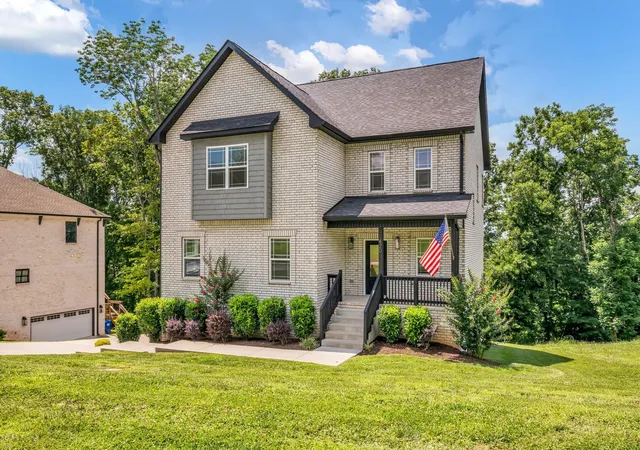 Photo 3 of Single family home for sale at 420 Stonemeadow Rd, Clarksville, TN 37043 | MLS# 3500930 | Listing updated on 2026-08-27