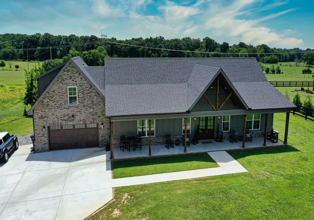 Photo 3 of Single family home for sale at 237 Burns Rd, Shelbyville, TN 37160 | MLS# 3322556 | Listing updated on 2026-09-19