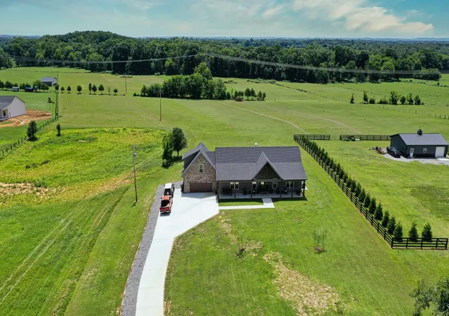 Photo 4 of Single family home for sale at 237 Burns Rd, Shelbyville, TN 37160 | MLS# 3322556 | Listing updated on 2026-10-04
