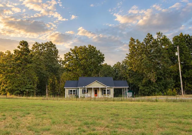 Photo 1 of Sale Pending at 155 Mitchell St, Hohenwald, TN 38462 | MLS# 3319159 | Listing updated on 2026-09-17