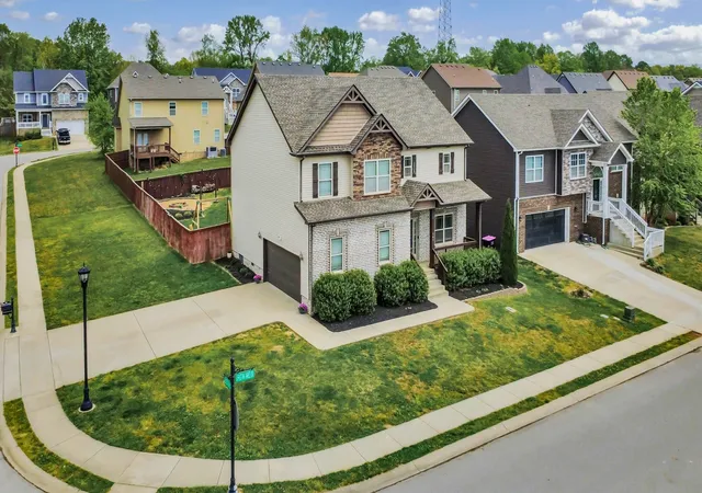 Photo 3 of Single family home for sale at 109 Easton Dr, Clarksville, TN 37043 | MLS# 3319371 | Listing updated on 2026-09-07