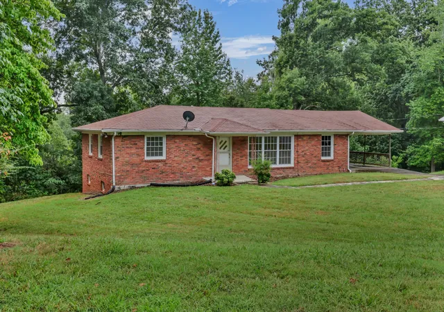 1st image of 2064 Lintwood Dr, Clarksville, TN 37042 | MLS# 3519128