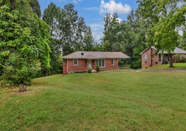 2nd image of 2064 Lintwood Dr, Clarksville, TN 37042 | MLS# 3519128