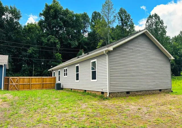 Photo 2 of Single family home for sale at 2127 N Royal St, Jackson, TN 38305 | MLS# 3319330 | Listing updated on 2026-08-03