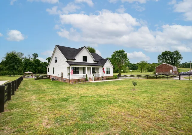 Photo 2 of Single family home for sale at 2315 Zion Rd, Columbia, TN 38401 | MLS# 3319303 | Listing updated on 2026-10-30