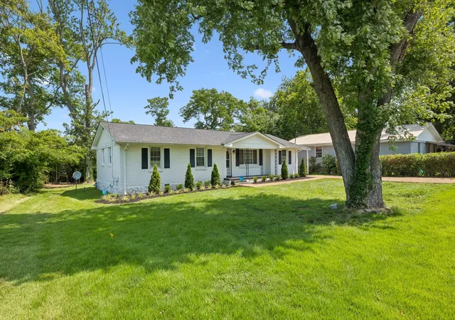 2nd image of 636 Demoss St, Gallatin, TN 37066 | MLS# 3320230