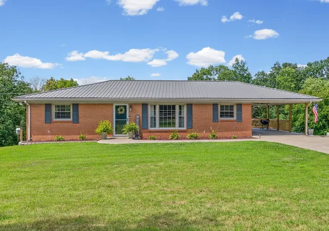 Photo 1 of Single family home for sale at 871 Center Point Rd, Dover, TN 37058 | MLS# 3527162 | Listing updated on 2026-10-18
