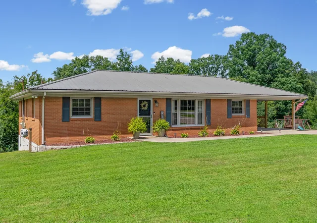 Photo 2 of Single family home for sale at 871 Center Point Rd, Dover, TN 37058 | MLS# 3527162 | Listing updated on 2026-10-18