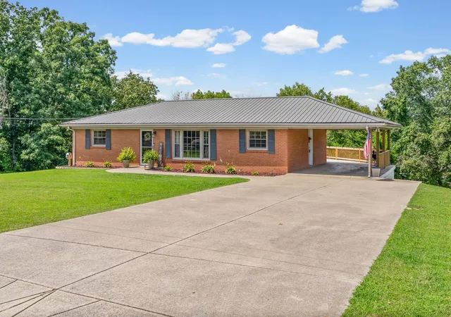 Photo 3 of Single family home for sale at 871 Center Point Rd, Dover, TN 37058 | MLS# 3527162 | Listing updated on 2026-10-18