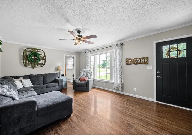 Photo 4 of Single family home for sale at 871 Center Point Rd, Dover, TN 37058 | MLS# 3527162 | Listing updated on 2026-10-26