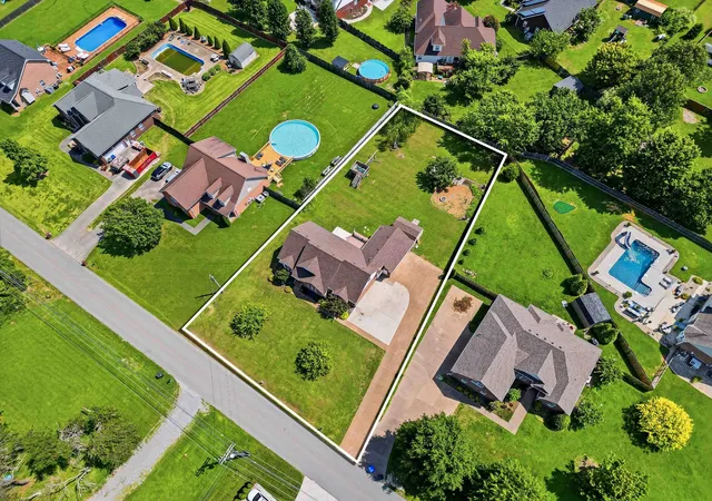 3rd image of 736 N Palmers Chapel Rd, White House, TN 37188 | MLS# 3335862