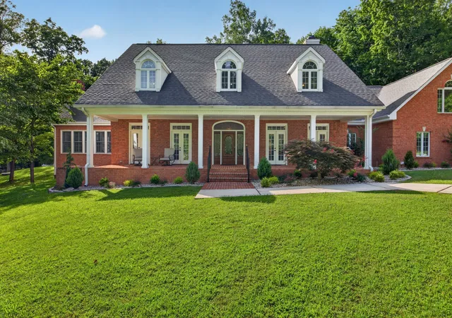 Photo 3 of Single family home for sale at 325 Mckennon Blvd, Mc Minnville, TN 37110 | MLS# 3319813 | Listing updated on 2026-10-07