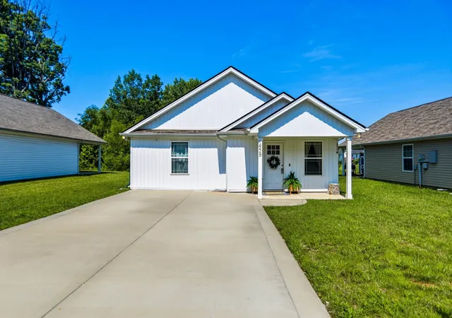 Photo 1 of Single family home for sale at 458 Laramie Dr, Springfield, TN 37172 | MLS# 3319347 | Listing updated on 2026-09-14