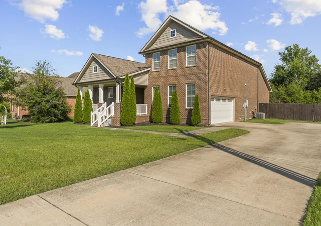 Photo 3 of Single family home for sale at 303 Twelve Oaks Ln, Lebanon, TN 37087 | MLS# 3336378 | Listing updated on 2026-09-07