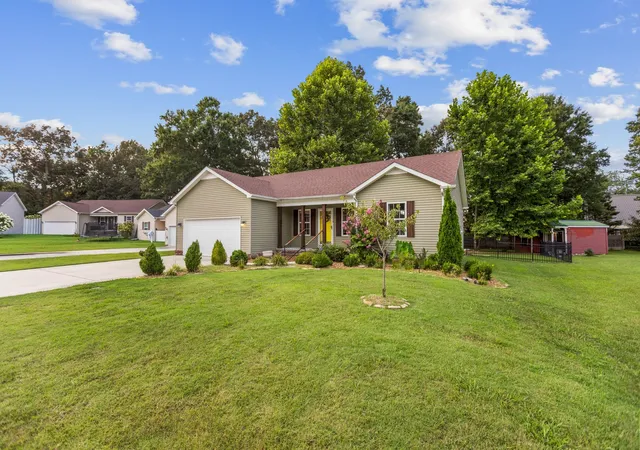 Photo 3 of Single family home for sale at 110 Collinwood Dr, Tullahoma, TN 37388 | MLS# 3500970 | Listing updated on 2026-09-25