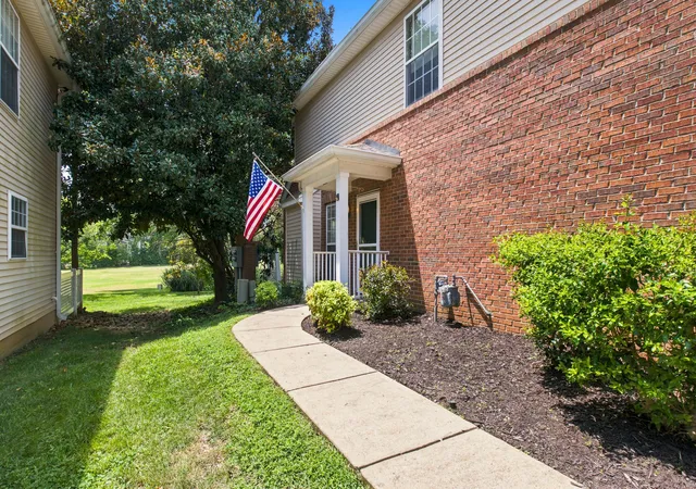Photo 3 of Townhouse for sale at 2216 Nashboro Blvd, Nashville, TN 37217 | MLS# 3320059 | Listing updated on 2026-08-25