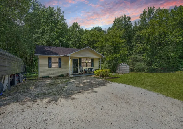 1st image of 631 Wren Ave, Camden, TN 38320 | MLS# 3319754