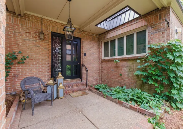 Photo 1 of Townhouse for sale at 690 Timber Ln, Nashville, TN 37215 | MLS# 3593697 | Listing updated on 2026-09-17