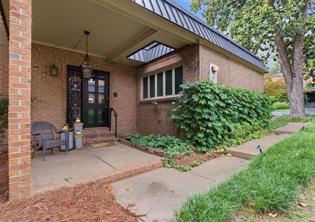 Photo 2 of Townhouse for sale at 690 Timber Ln, Nashville, TN 37215 | MLS# 3593697 | Listing updated on 2026-09-17