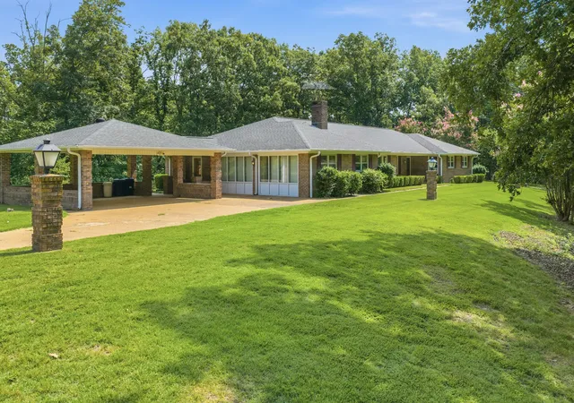 2nd image of 32 Fairway Pl, Selmer, TN 38375 | MLS# 3319798