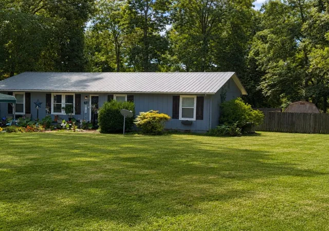 Photo 3 of Single family home for sale at 621 Frank Martin Rd, Shelbyville, TN 37160 | MLS# 3333821 | Listing updated on 2026-08-26