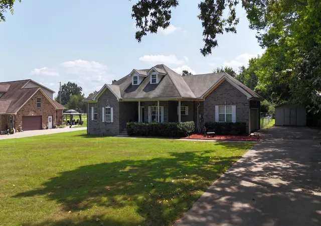 Photo 2 of Single family home for sale at 435 Long St W, Mc Ewen, TN 37101 | MLS# 3516124 | Listing updated on 2026-09-21