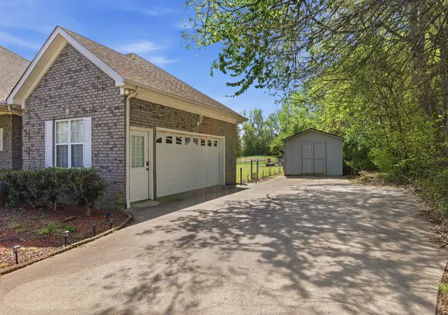 Photo 3 of Single family home for sale at 435 Long St W, Mc Ewen, TN 37101 | MLS# 3516124 | Listing updated on 2026-09-21