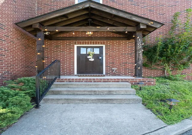 2nd image of 1209 Hawkins St #2, Nashville, TN 37203 | MLS# 3319827