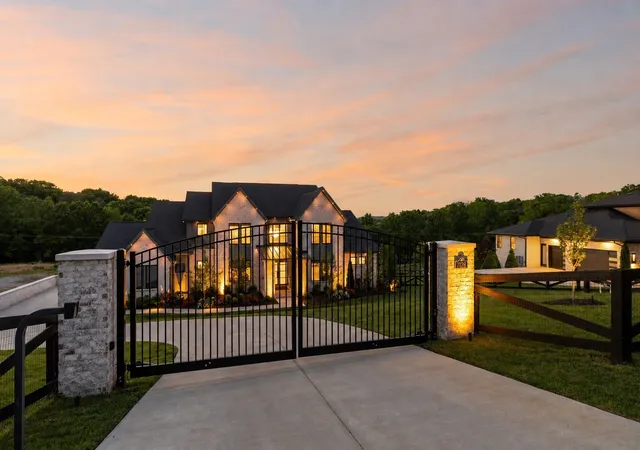 Photo 3 of Sale Pending at 7128 Bonterra Dr, Franklin, TN 37064 | MLS# 3319950 | Listing updated on 2026-10-06