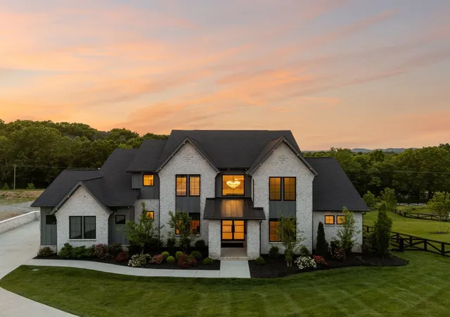 Photo 3 of Sale Pending at 7128 Bonterra Dr, Franklin, TN 37064 | MLS# 3319950 | Listing updated on 2026-10-06