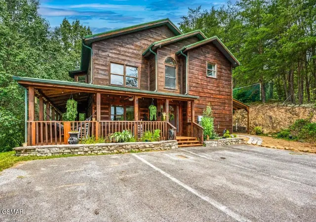 Photo 1 of Single family home for sale at 2489 Upper Middle Crk Rd, Sevierville, TN 37876 | MLS# 3319889 | Listing updated on 2026-10-21