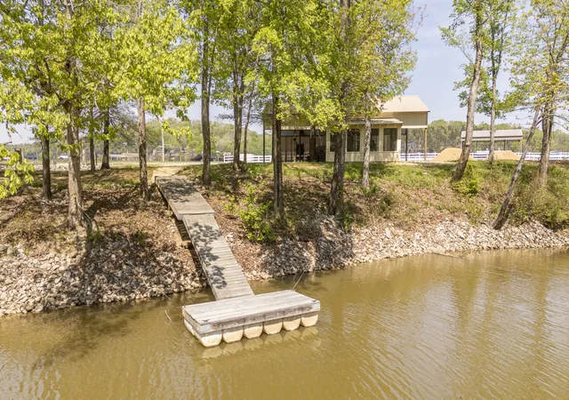 1st image of 368 Duck Blind Rd, Clifton, TN 38425 | MLS# 3333524