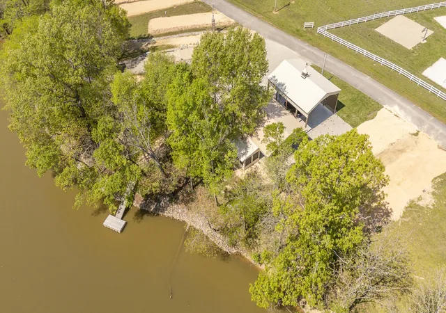 3rd image of 368 Duck Blind Rd, Clifton, TN 38425 | MLS# 3333524
