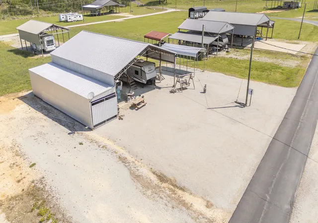 2nd image of 1008 Wc Pickett, Clifton, TN 38425 | MLS# 3320924